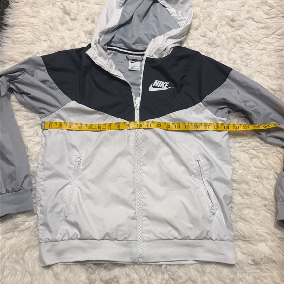 Nike Windrunner Jacket - Picture 4 of 9